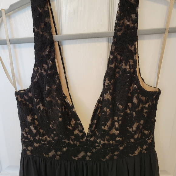 LULUS Black lace maxi dress - Picture 3 of 5